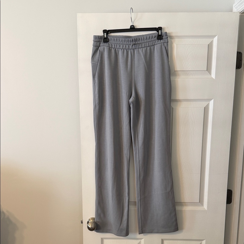 Lululemon Light Gray Elastic Waist Wide-Leg Pants size 8 condition very good